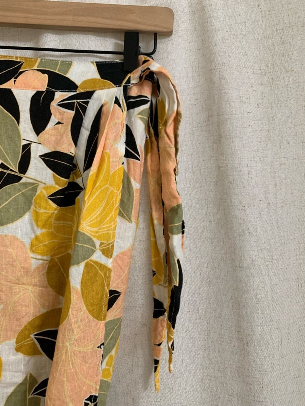 Rachel Zoe 100% Linen Leaf Print Wrap Skirt Yellow Peach Black Midi Small - Picture 5 of 7